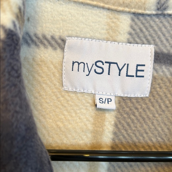 # 148 NWT PLAID SUPER SOFT BARN JACKET- small - Picture 4 of 6